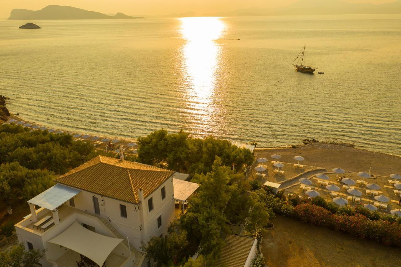 Four Seasons Hydra Luxury Suites 外观 照片