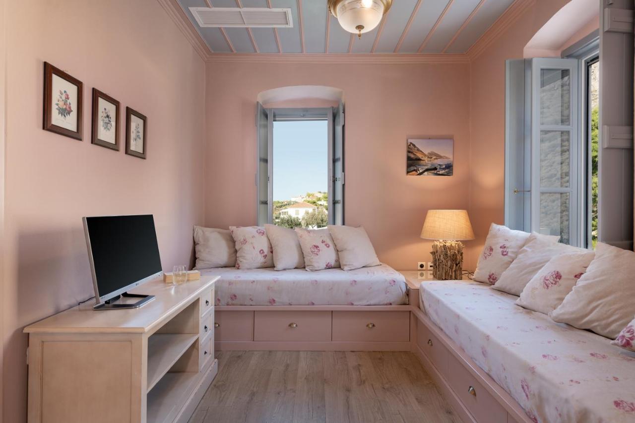 Four Seasons Hydra Luxury Suites 外观 照片
