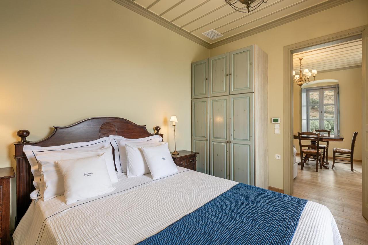 Four Seasons Hydra Luxury Suites 外观 照片