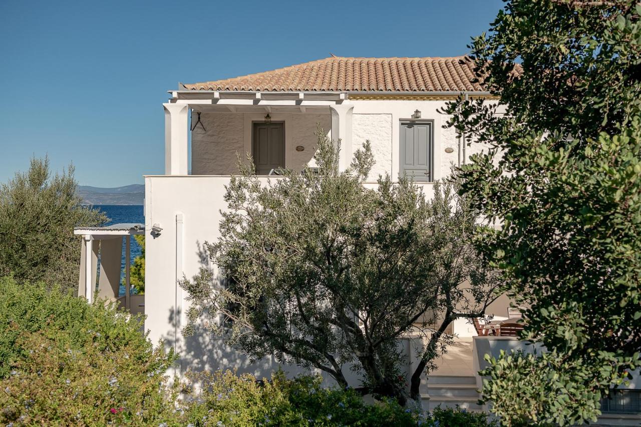 Four Seasons Hydra Luxury Suites 外观 照片